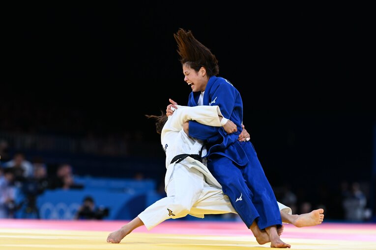 ディヨラ・ケルディヨロワに一本を許した阿部詩（連続写真2/13）©︎Naoya Sanuki/JMPA