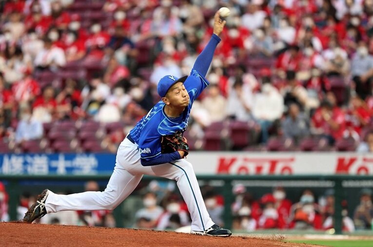 7月14日、プロ初登板を果たした石川。育成から昨季支配下登録され、入江大生、牧秀悟の同学年にあたる育成の星が激動の1年を語った ／ photograph by Sankei Shimbun