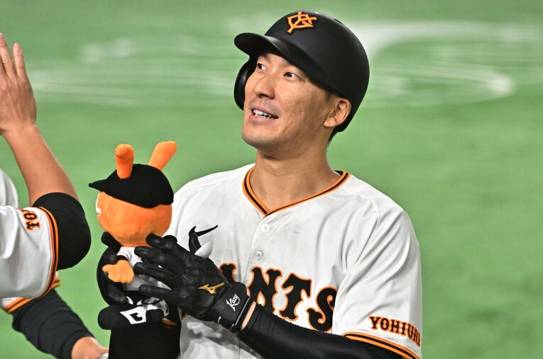 18年間のプロ生活を終えた巨人の梶谷隆幸。引退決断の決定的瞬間はどんな時だったのか。また、同い年の盟友・坂本勇人がかけた言葉は？ ／ photograph by Hideki Sugiyama