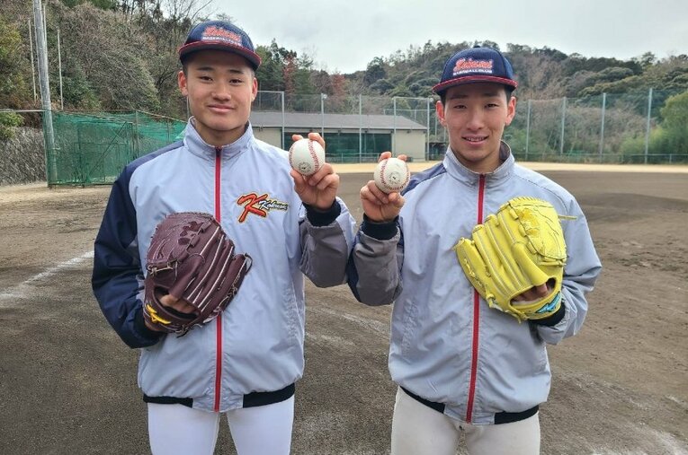 ドラフト候補として注目される左腕・森下瑠大（左）と切磋琢磨して成長してきた平野順大（右）。ダブルエースで初の日本一を誓う ／ photograph by Yu Takagi