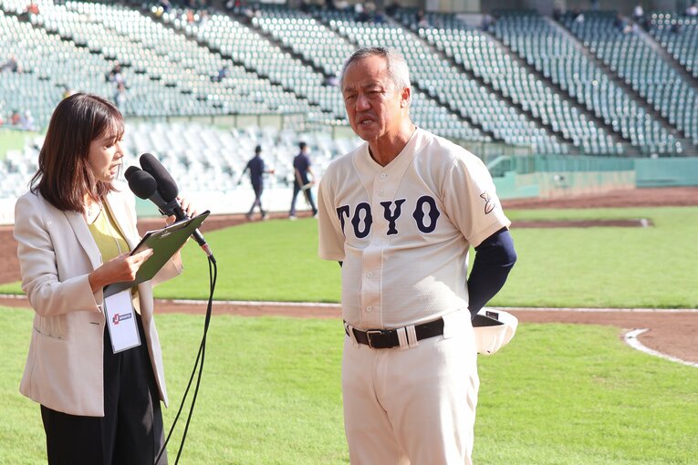 【2024撮影】17年ぶりに秋の近畿大会を制した東洋大姫路の岡田監督。この結果でセンバツは当確に　©Fumi Sawai