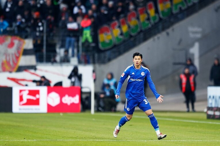 「1年前はJ2→ドイツ5部」上月壮一郎22歳の堂々1部デビュー…長谷部誠と握手、鎌田大地vs吉田麻也のW杯組対決も〈現地撮影〉(19)