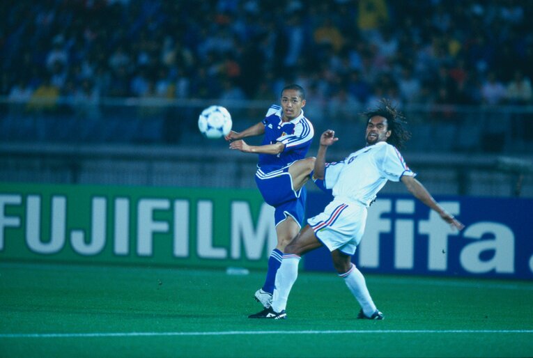 2001年コンフェデ　©Sports Graphic Number