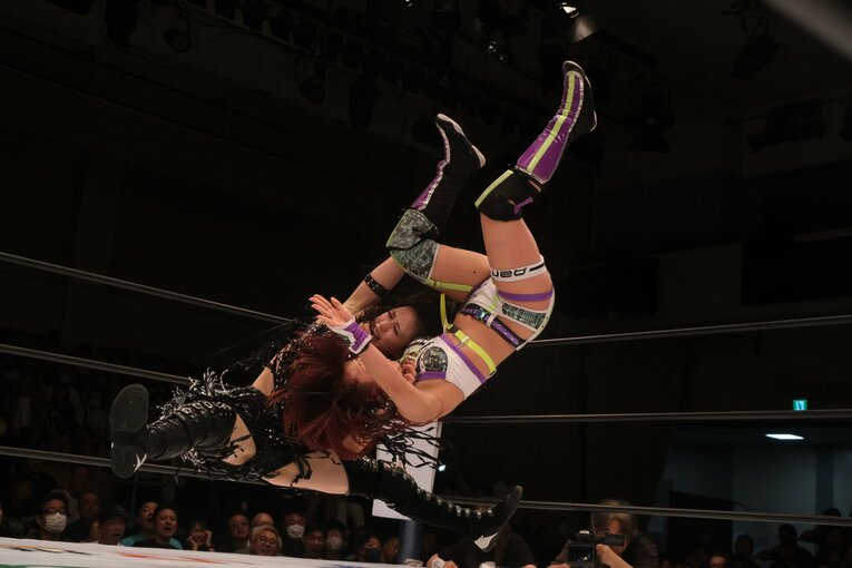 無料中継でも話題を集めた上谷沙弥vsAZM（9月27日）　©Norihiro Hashimoto