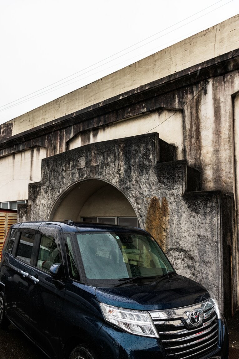 アーチ状の球場ゲートも発見