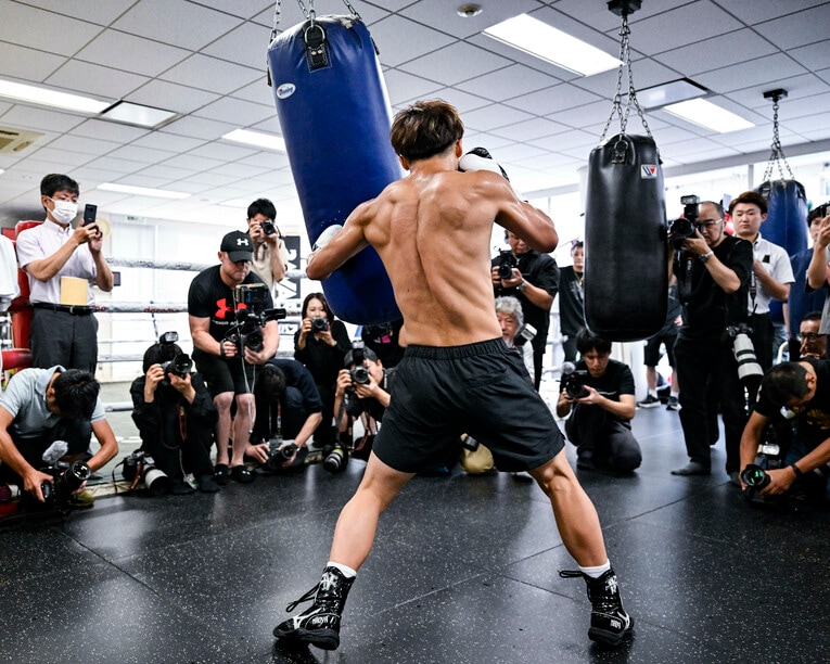 順調な仕上がりを感じさせる井上尚弥の背筋　©Hiroaki Yamaguchi