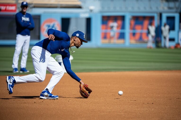 ショート守備練習に励むベッツ　©Nanae Suzuki