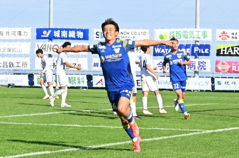 昨年11月の福島戦でゴールを決めた高瀬太聖。「岡田メソッド」で育った「今治モデル」第1期生だ ／ photograph by J.LEAGUE
