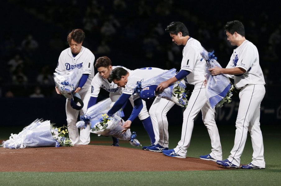 木下雄介さん追悼試合で親友・京田陽太27歳が9回の守備で泣いた“本当の理由”…荒木コーチ「やっとプロ野球選手になれたな」の意味とは<Number Web> photograph by KYODO