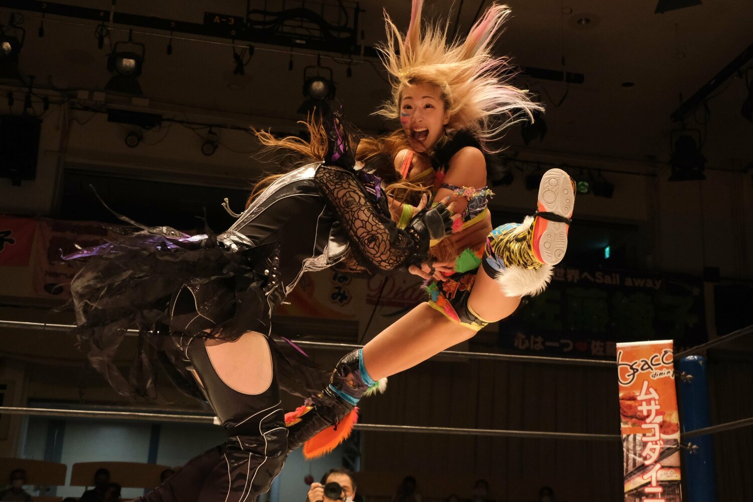 井上貴子とも渡り合う。少し前までは考えられなかった顔合わせだ