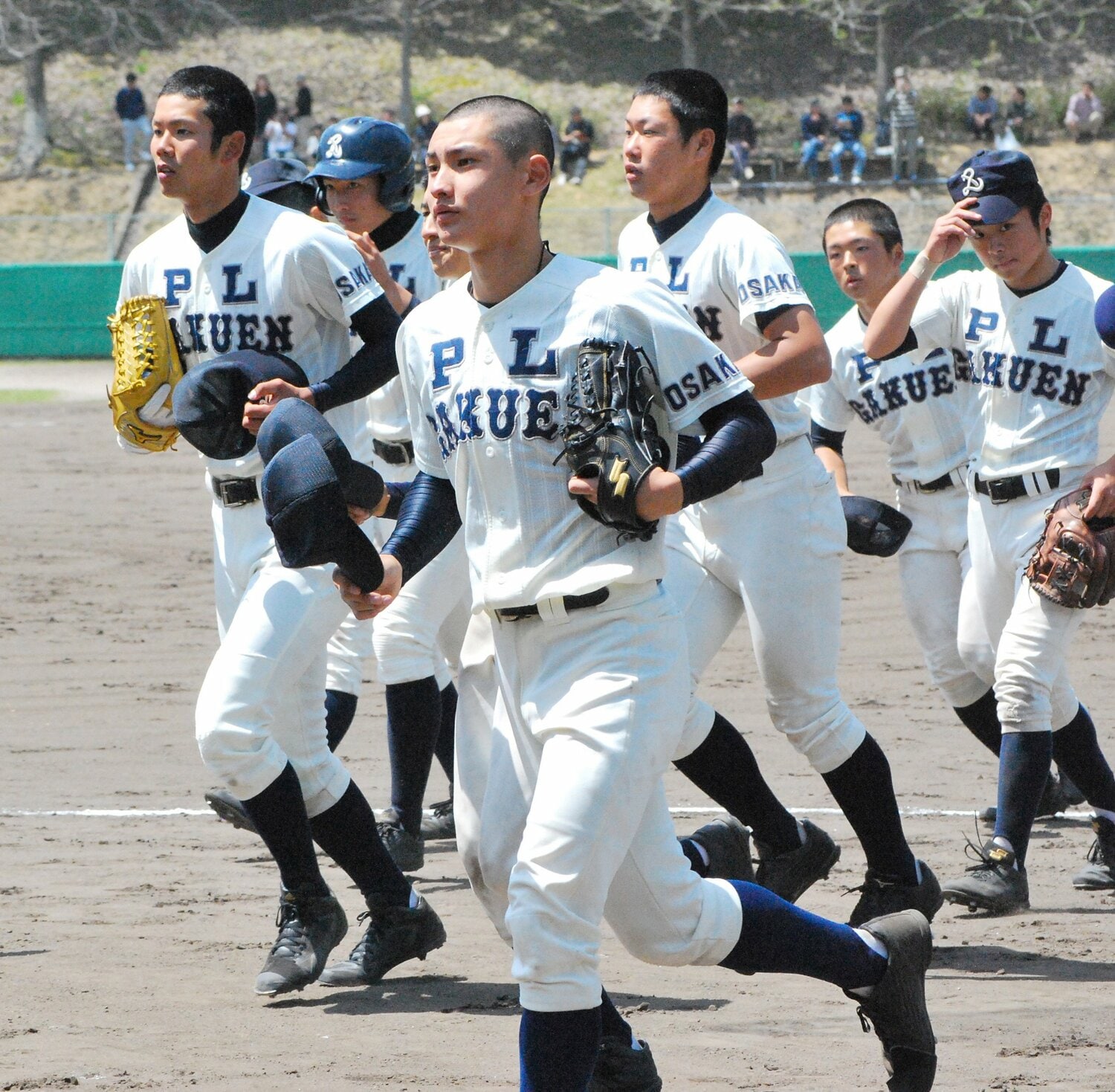 梅田翔大主将（右から4人目）らPL学園ナイン ©JIJI PRESS