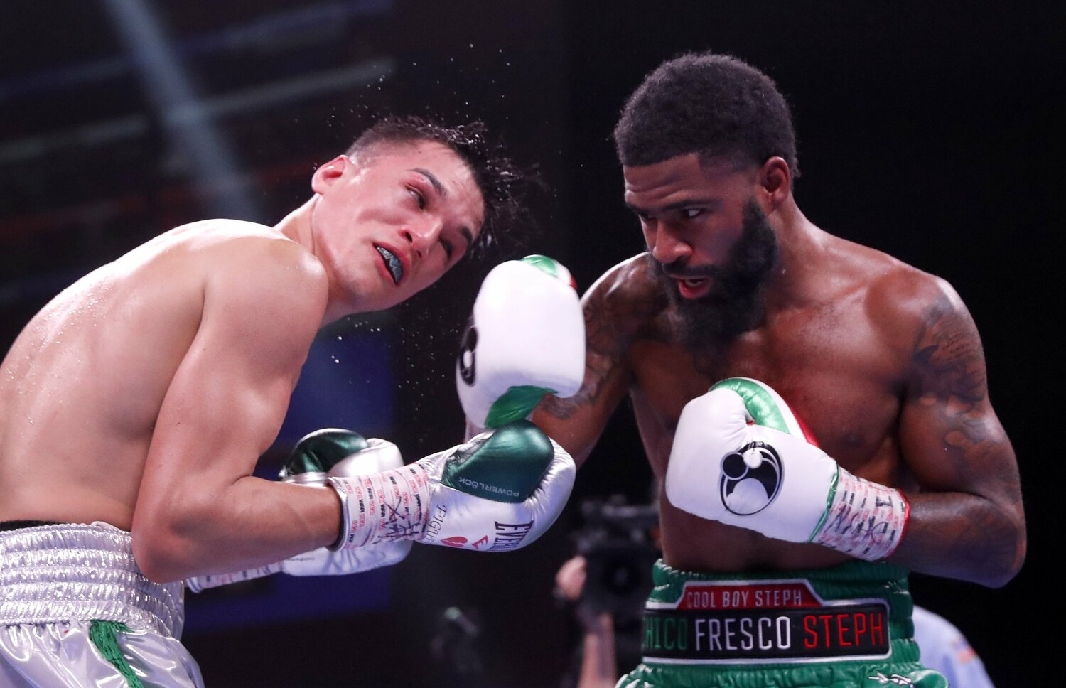 2021年11月27日、ブランドン・フィゲロアに判定勝ちを収め、WBC王座の獲得とWBO王座の初防衛に成功 ©Getty Images (クリック、スワイプすると井上vsドネアなど過去の衝撃KO劇がご覧になれます)