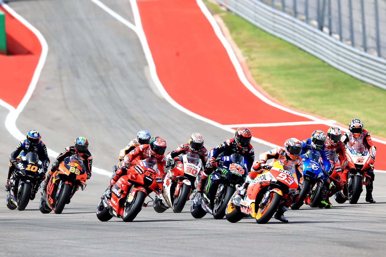 予選3番手からスタートしたマルケスは、1コーナーでトップを奪うと、その後は危なげない走りで独走のままチェッカーを受けた