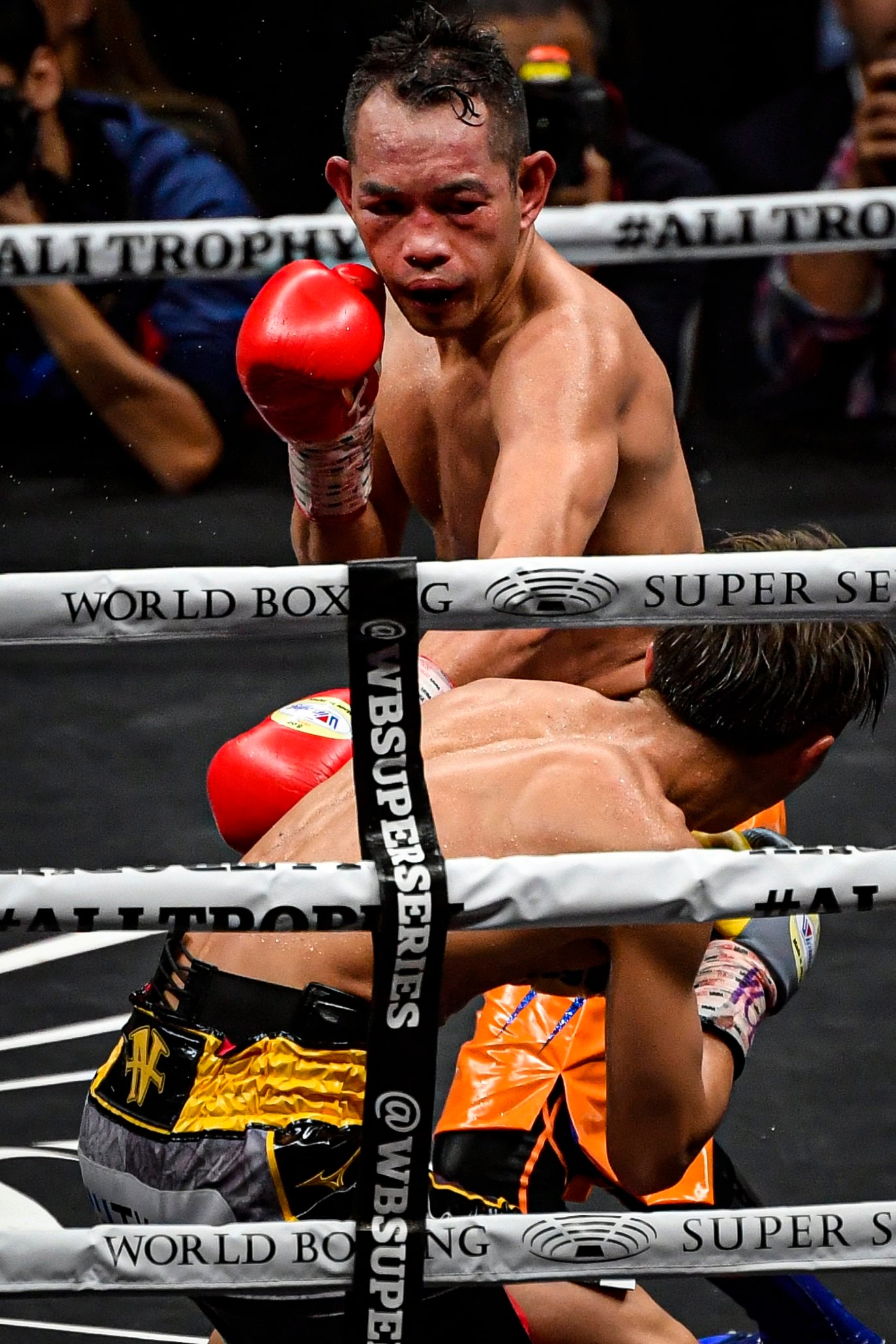 圧倒的不利予想の前評判を覆し、最終ラウンドまで井上を苦しめたドネア　©Takuya Sugiyama