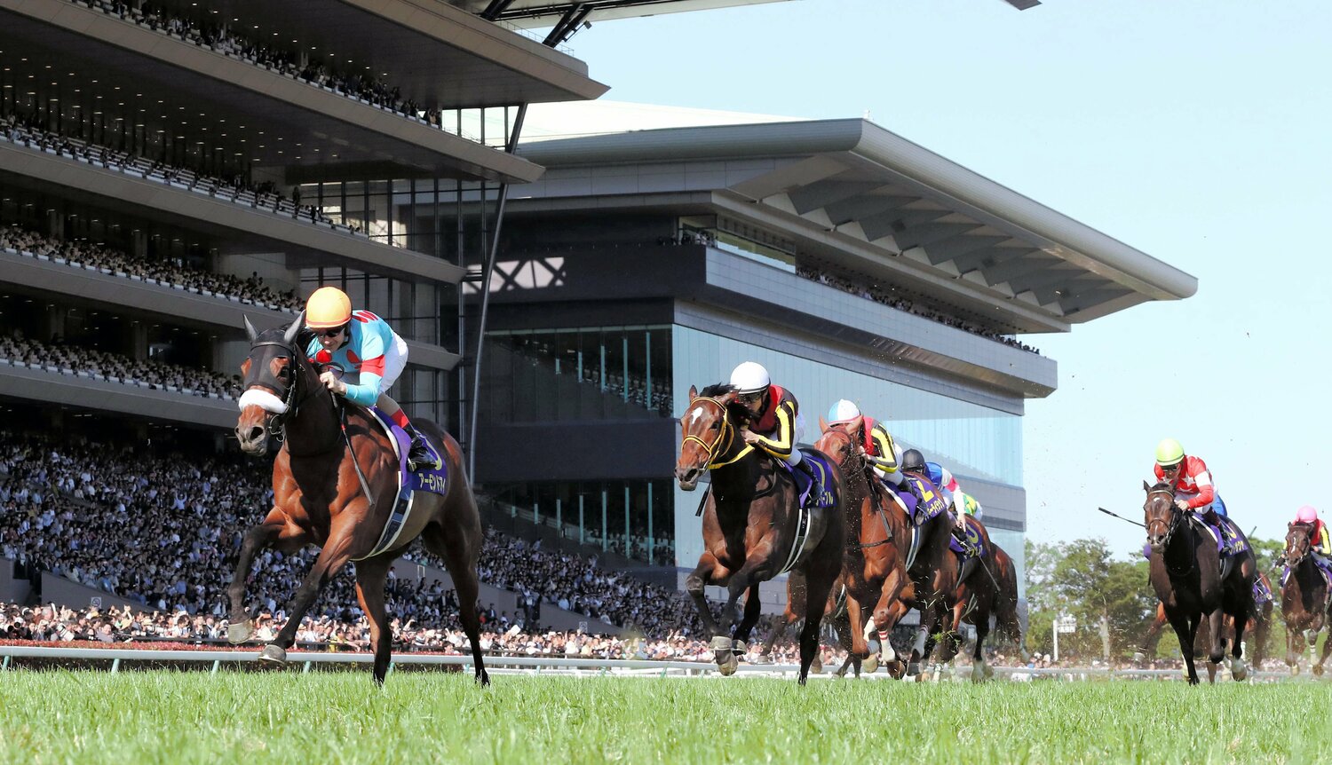 つづくオークスでも圧巻の勝ちっぷりを見せたアーモンドアイ　©JIJI PRESS