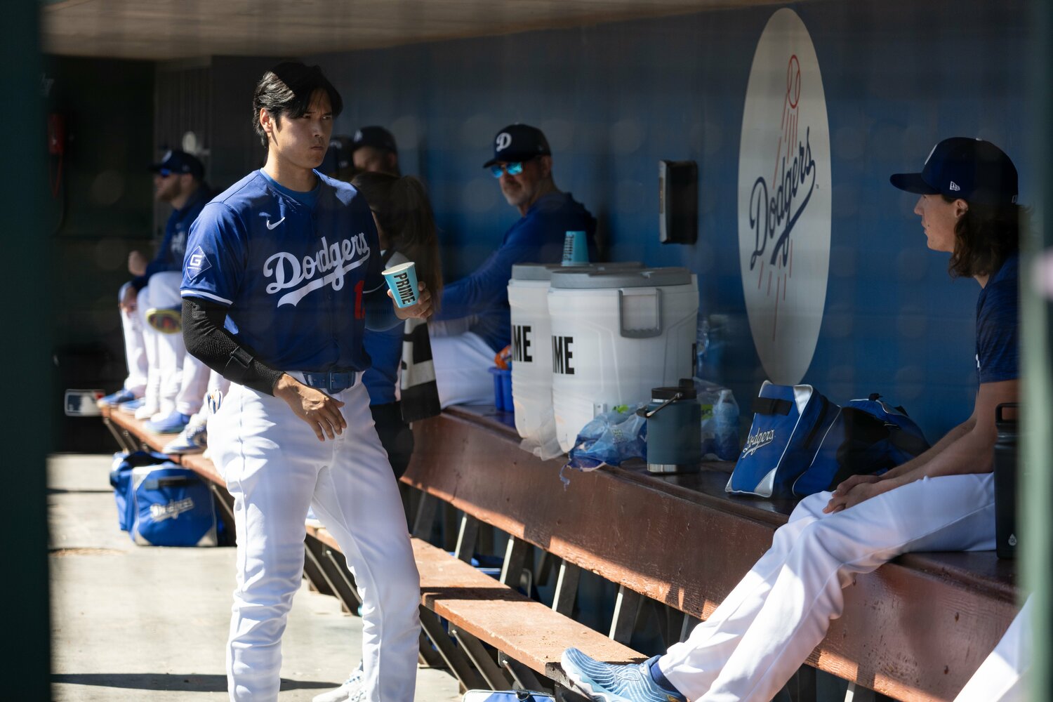 オープン戦、グラスノーと会話する大谷　©Nanae Suzuki