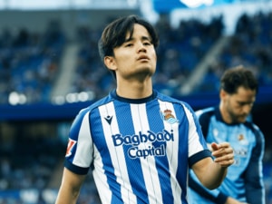 「珍しい…」久保建英がイラ立ったのは“反則覚悟の包囲網”ではなく…初タイトルから4日後「失望のMOM」“タケの自負”をカメラマンは感じた