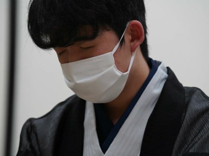 藤井聡太棋聖、18歳で「序列1位」へ竜王戦に挑む。“レジェンド”羽生善治九段は19歳で獲得。＜Number Web＞ photograph by 日本将棋連盟