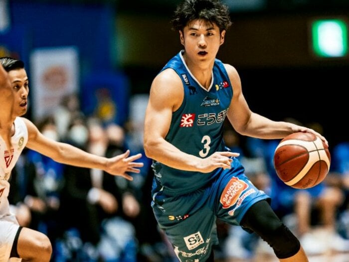 「皆さんにも覚悟を持ってもらいたい」大型補強で注目の島根の司令塔・安藤誓哉がファンに語ったリーグ優勝への決意＜Number Web＞ photograph by Kiichi Matsumoto