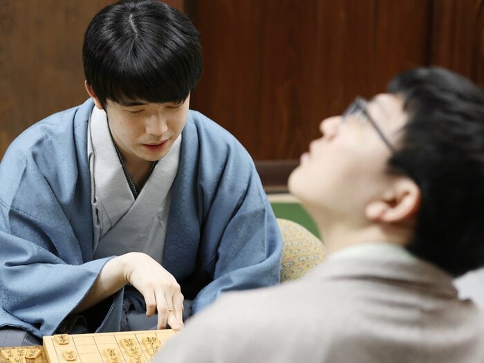 「藤井なら驚かないですね」師匠が笑い、強すぎる王将・藤井聡太は「充実感」、「どこが勝負所か」と永瀬拓矢は嘆くも…名人戦が楽しみなワケ＜Number Web＞ photograph by JIJI PRESS