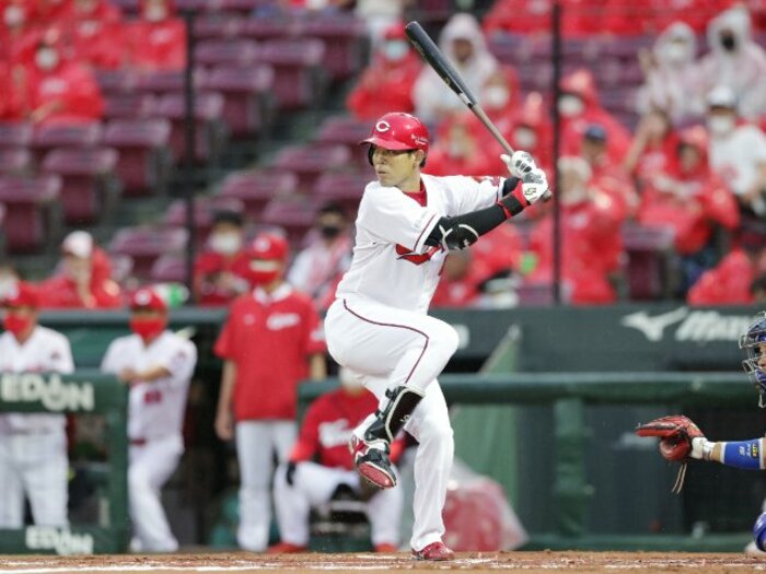「一、二軍関係なく競争してもらいます」新井新監督1年目のカープキャンプでレギュラーに生き残るのは誰か＜Number Web＞ photograph by JIJI PRESS