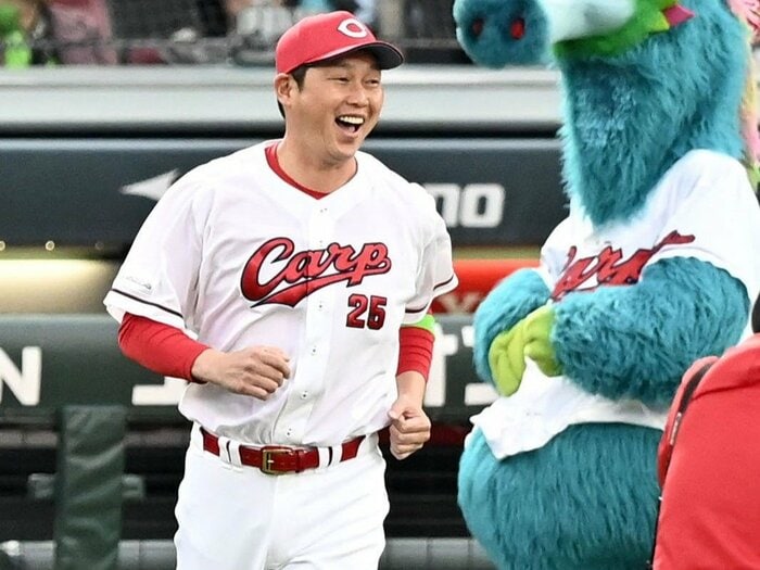 新井貴浩監督の“発言”が3季目にして激変した理由とは?「忍耐強く、先を見据えて」今季も連敗スタートのカープの若手は停滞感を打ち破れるか<Number Web> photograph by KYODO