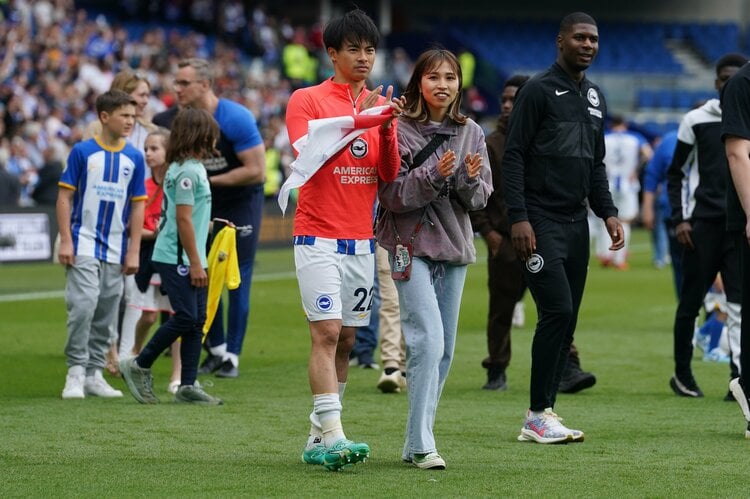 【サッカー】日本代表・三笘薫、誕生日に愛妻を初公開 反響拡大 顔出しに「すごく推せる」「びっくりした」 健康通信