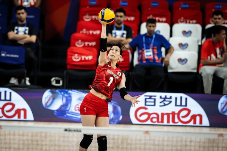 岩崎こよみ（VNLブルガリア戦）　©︎Volleyball World