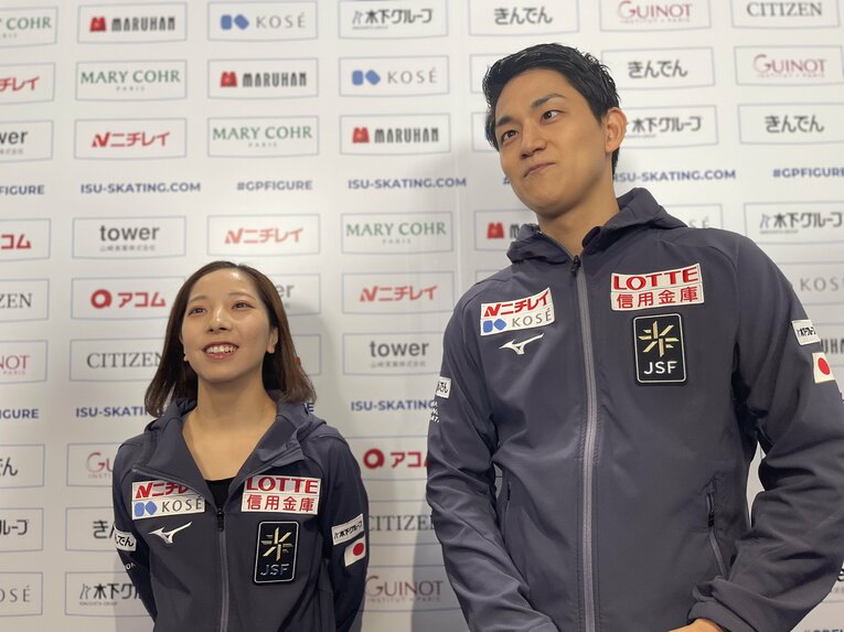 演技後に笑顔のりくりゅう　©Akiko Tamura