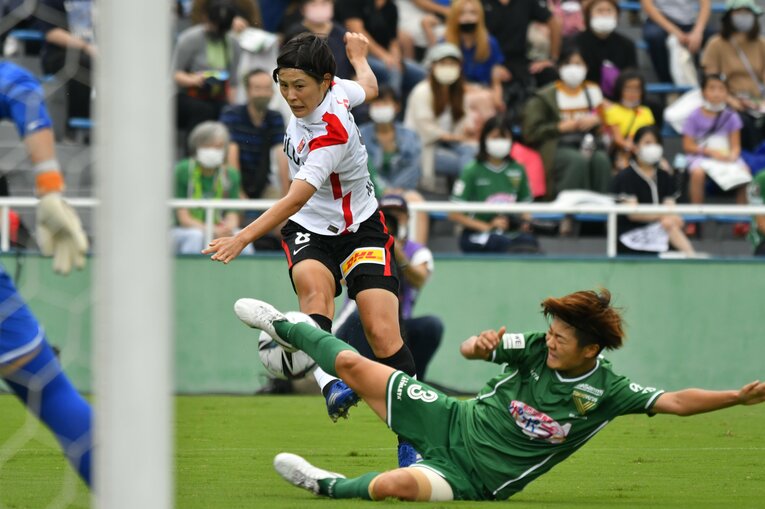 猶本光のシュート　©Takuya Sugiyama