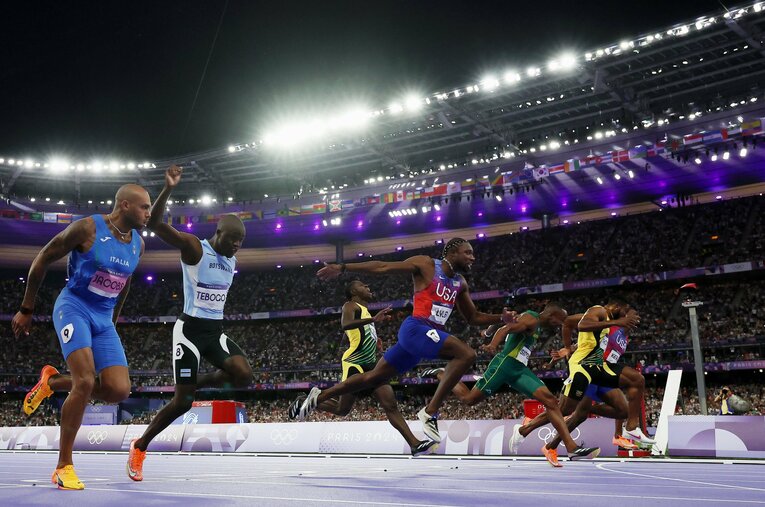 パリ五輪男子100m決勝レースは1位から8位までが0秒13差という史上稀にみる大激戦。金メダル争いは写真判定の結果、わずか0秒005差でライルズ（米国）が制した ／ photograph by Getty Images