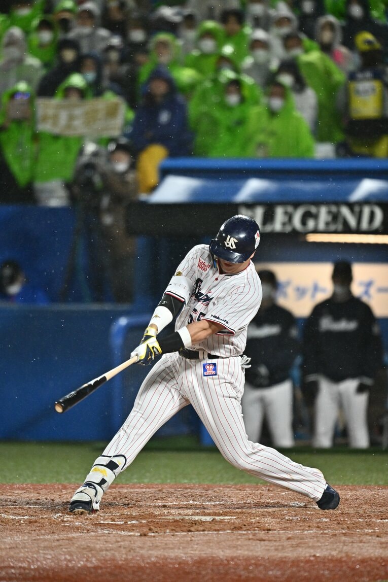 CSファイナル第2戦、逆転の2ランを放ったヤクルト村上　©︎Hideki Sugiyama