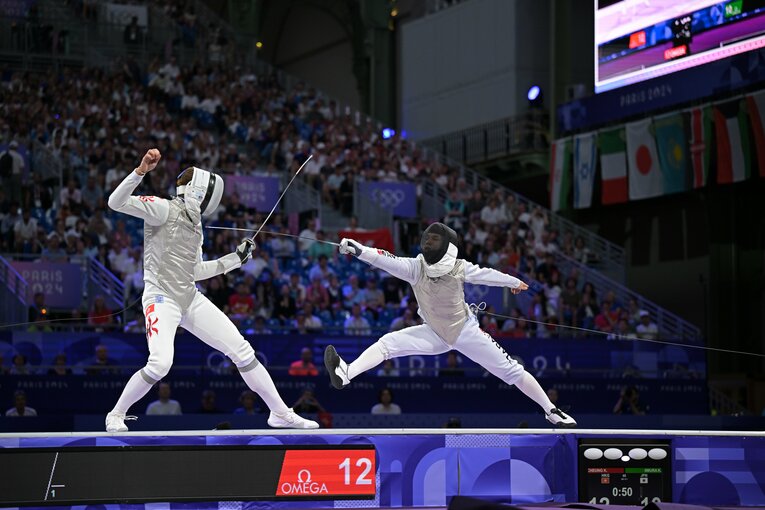 男子フルーレ個人準決勝、飯村一輝vs.張家朗　©Takuya Kaneko/JMPA