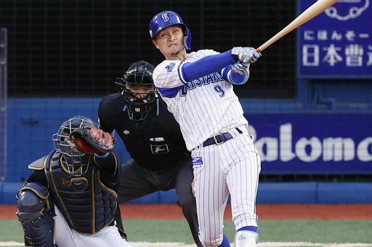 5月25日のオリックス戦で、山岡泰輔から今季初のホームランを放った大和。交流戦での大躍進を呼んだ ／ photograph by KYODO