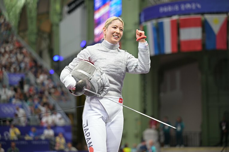 女子サーブル個人2回戦、江村美咲vs.オレナ・クラバツカ　©JMPA