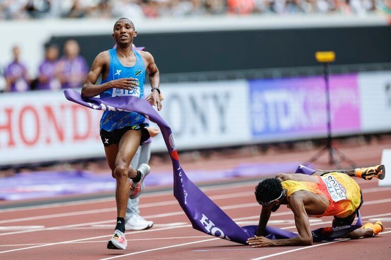 【10枚目／11枚】衝撃のマラソン「写真判定」シンブとペトロスのデッドヒートを連続写真で！　©Kiichi Matsumoto