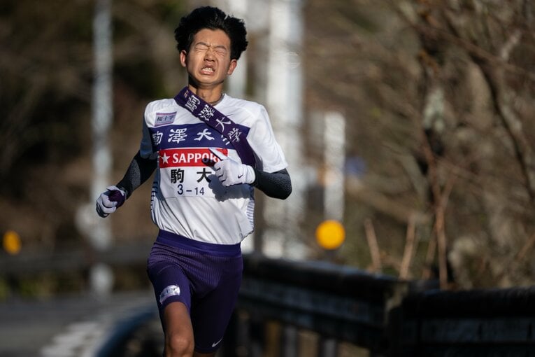 レース中、思わず顔を歪ませる伊藤　©Nanae Suzuki