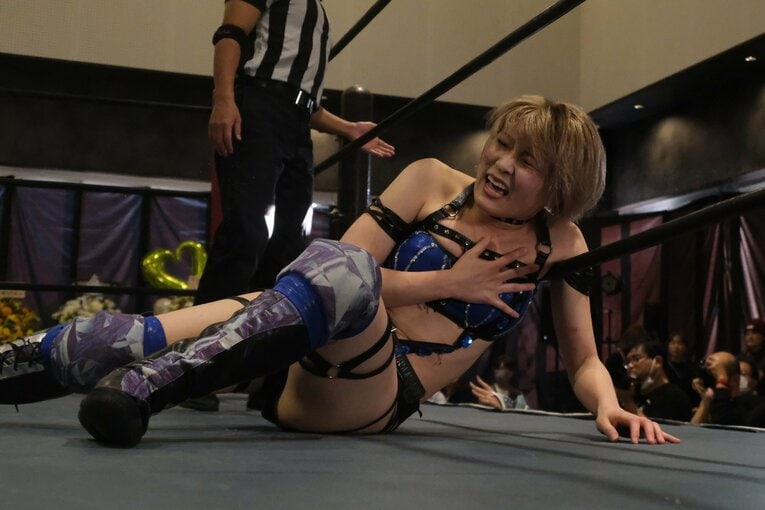 「他では見られない安納サオリだった」人気女子レスラー“3試合出ずっぱり”の凱旋興行に密着「体重が4kg減って…そりゃそうですよね」(86)