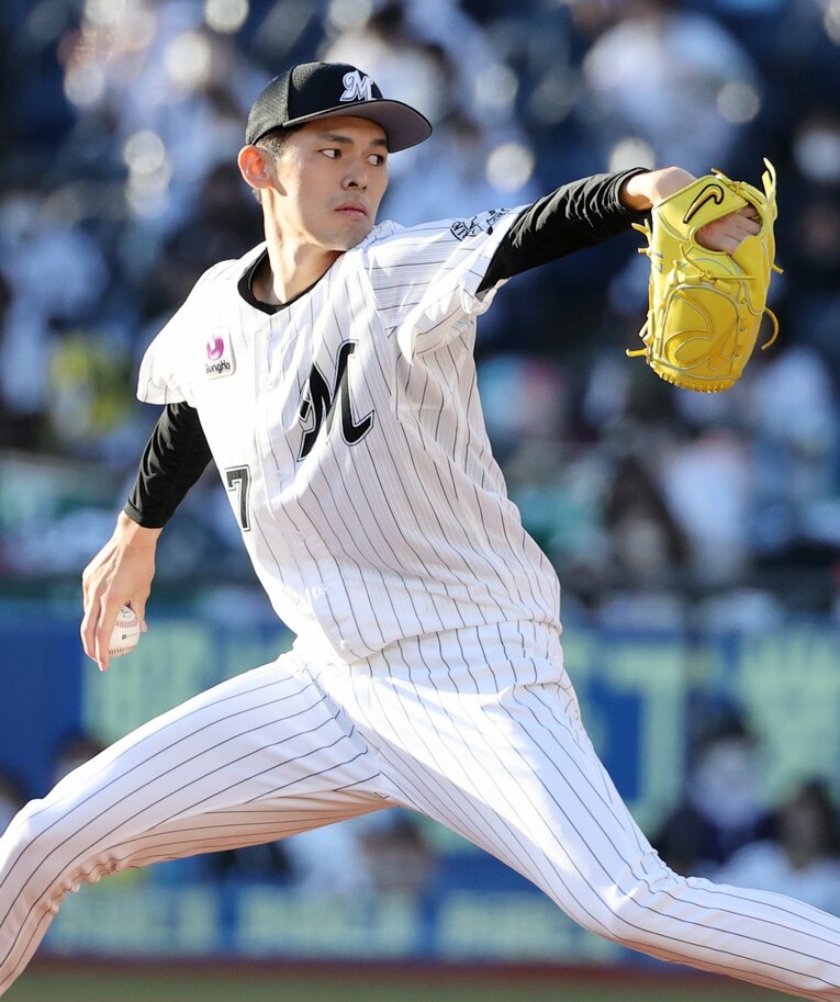 ロッテ入団2年目、2021年のCS初戦で6回1失点の力投を見せた佐々木朗希　©️JIJI PRESS