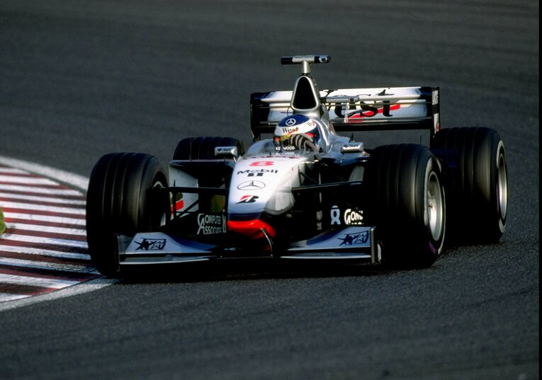 1998年のマクラーレンMP4-13とハッキネン　©Getty Images