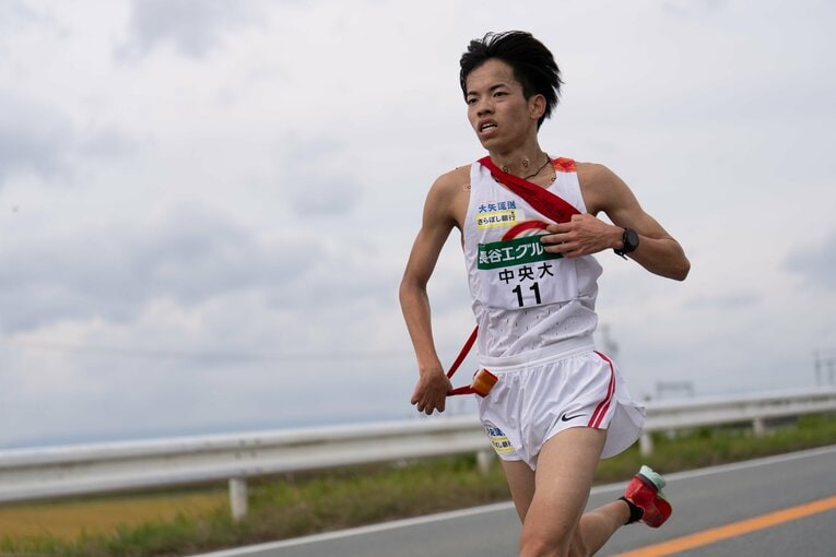 全日本ではエース区間の一角である7区を担った中大の岡田　©Shiro Miyake