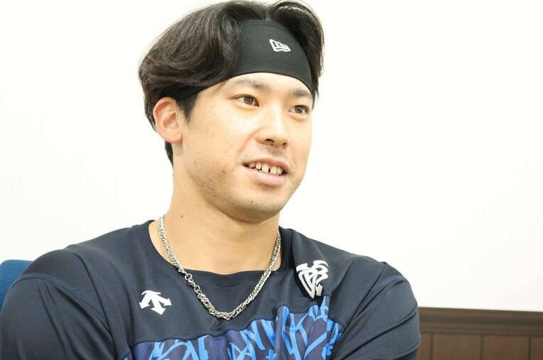 研究熱心でトレーニングや投球メカニクスの理論に精通する尾形。野球の話をしていると楽しくてたまらないという表情を見せる ／ photograph by NumberWeb