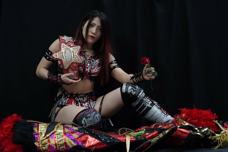 赤いベルトを持つ女王として、どんな選手の挑戦も受けて立つ覚悟があるという