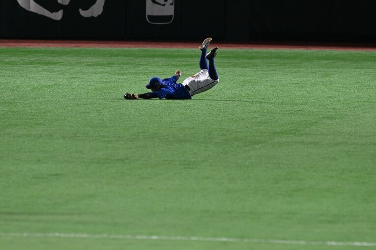 日本シリーズ第5戦、またも魅せた！ 桑原将志のスーパーキャッチ（7枚目／全9枚中）　©Naoya Sanuki