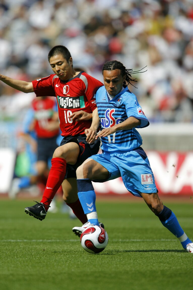 2007年の本山。プレースタイルをマイナーチェンジし、守備面での献身的なプレーも増えた　©︎AFLO