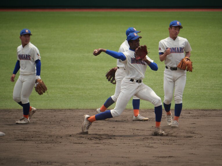 1年前は“ドラフト1位”と予想できなかった…ソフトバンクが指名公表「イヒネ・イツア」とは何者か？ 守備の名手は“課題あり”とキッパリ(10)