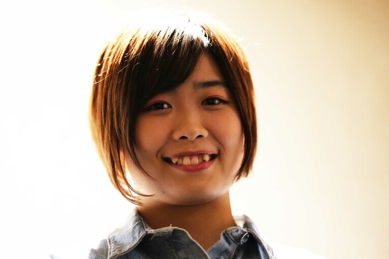 笑顔で取材に応じるMIRAI