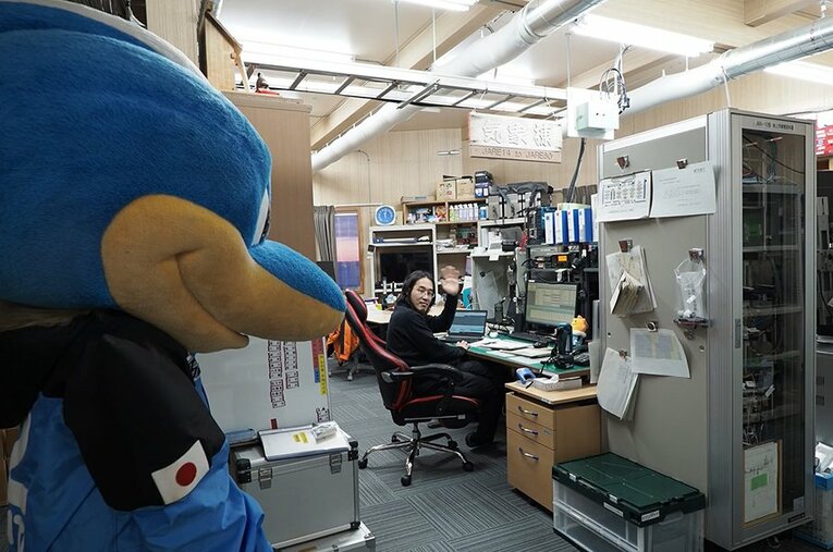 昭和基地で一番新しい建物「基本観測棟」に入ってみる ／ photograph by 国立極地研究所・川崎フロンターレ