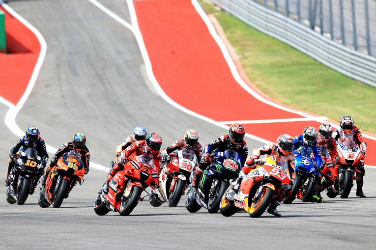 予選3番手からスタートしたマルケスは、1コーナーでトップを奪うと、その後は危なげない走りで独走のままチェッカーを受けた