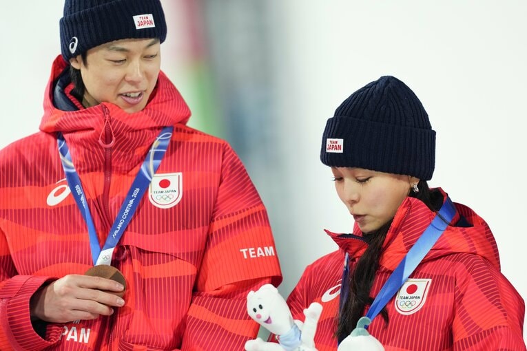 ミラノ五輪ジャンプ混合団体で銅メダルを獲得した日本チーム　©Tsutomu Kishimoto／JMPA